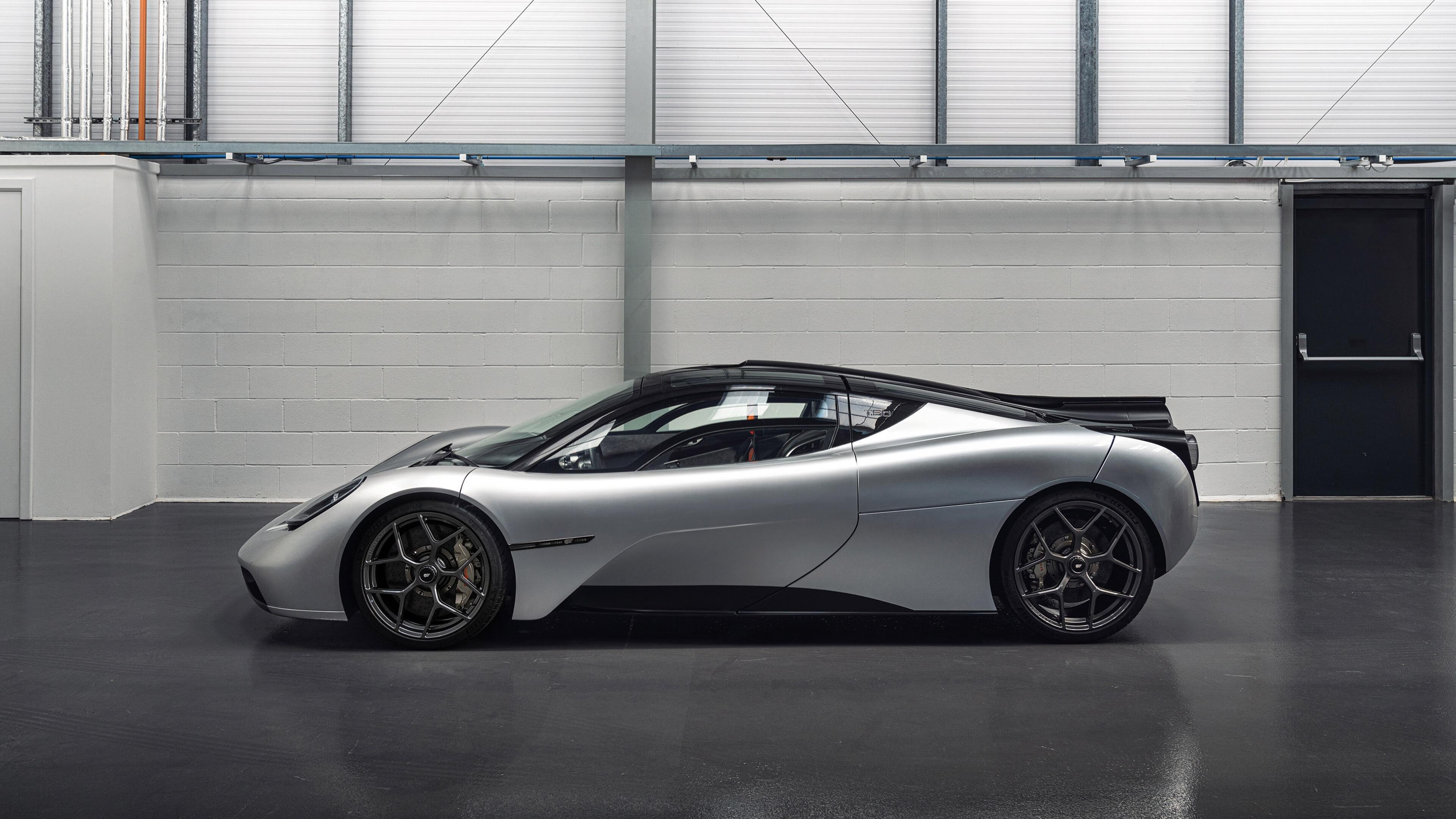 开云体育-德甲争冠焦点战背后的国际风云，埃及足球如何稳稳拿下荷兰